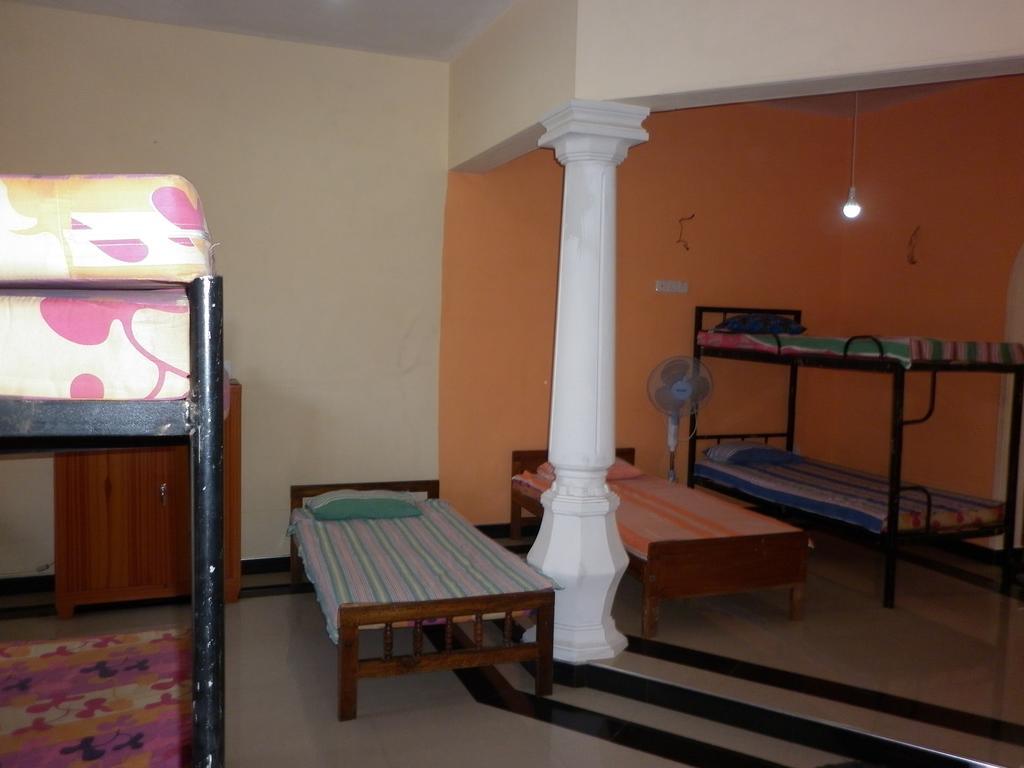 Seetha'S Hostel Negombo Chambre photo